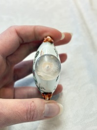 A Chinese famille rose snuff bottle with figural design, 19th C.