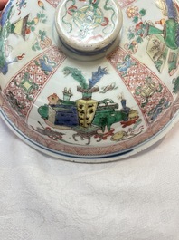 A Chinese famille verte 'antiquities' bowl and cover, Kangxi
