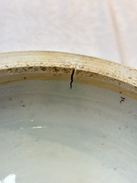 A Chinese famille verte 'antiquities' bowl and cover, Kangxi