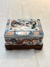 A Chinese wucai covered box, a blue and white ewer, a famille rose covered box and a plate, Wanli, Kangxi and Guangxu mark, 19/20th C.