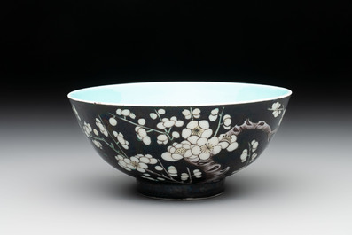 A Chinese famille noire 'plum blossoms' bowl, Jiangxi Ciye Gongsi 江西瓷業公司 mark, 20th C.