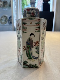 A Chinese famille verte hexagonal tea caddy and cover, 19th C.