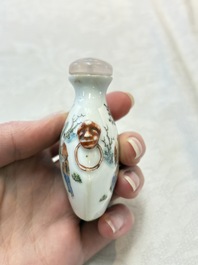 A Chinese famille rose snuff bottle with figural design, 19th C.