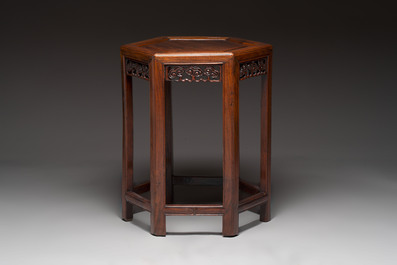 Two Chinese hongmu stands, 19th C.