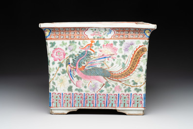 A pair of square Chinese famille rose 'dragon and phoenix' jardini&egrave;res, 19th C.