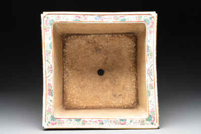 A pair of square Chinese famille rose 'dragon and phoenix' jardini&egrave;res, 19th C.