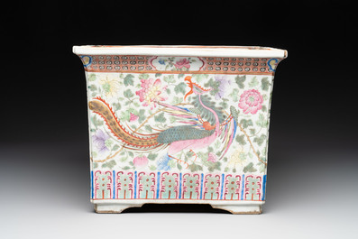 A pair of square Chinese famille rose 'dragon and phoenix' jardini&egrave;res, 19th C.