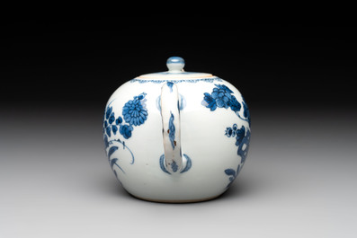 A Chinese blue and white teapot and cover with floral design, Kangxi