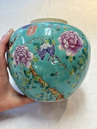 A Chinese turquoise-ground 'Da Ya Zhai 大雅齋' jar and cover, Yong Qing Chang Chun 永慶長春 mark, 19/20th C.