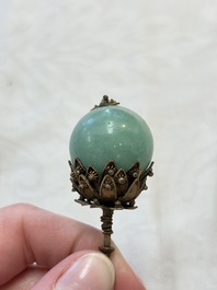 Four Chinese kingfisher feathers, four mother-of-pearl and two gilt metal hairpins and brooches, 19th C.