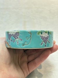 A Chinese turquoise-ground 'Da Ya Zhai 大雅齋' jar and cover, Yong Qing Chang Chun 永慶長春 mark, 19/20th C.