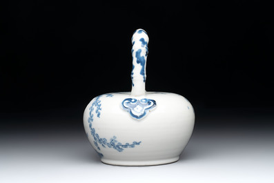 A Chinese blue and white 'Bleu de Hue' lime pot for the Vietnamese market, 19th C.