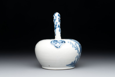 A Chinese blue and white 'Bleu de Hue' lime pot for the Vietnamese market, 19th C.