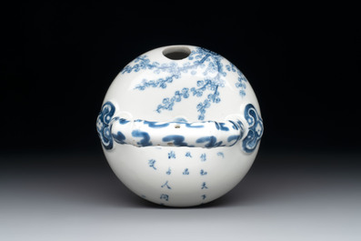 A Chinese blue and white 'Bleu de Hue' lime pot for the Vietnamese market, 19th C.