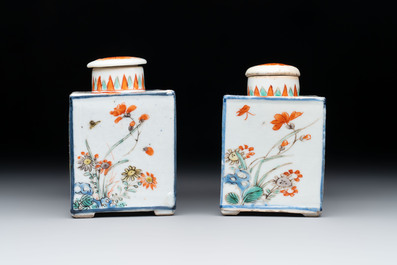 A pair of Chinese famille verte rectangular tea caddies and covers with fighting roosters, Kangxi