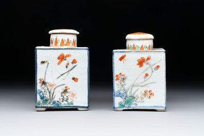 A pair of Chinese famille verte rectangular tea caddies and covers with fighting roosters, Kangxi