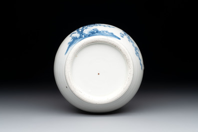 A Chinese blue and white 'Bleu de Hue' lime pot for the Vietnamese market, 19th C.