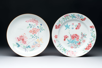 Two Chinese famille rose plates with floral design, Yongzheng/Qianlong