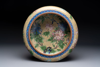 A large Chinese cloisonn&eacute; brush washer and a pair of cloisonn&eacute;-plaque-inlaid gilt-lacquered covered boxes, 20th C.