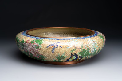 A large Chinese cloisonn&eacute; brush washer and a pair of cloisonn&eacute;-plaque-inlaid gilt-lacquered covered boxes, 20th C.
