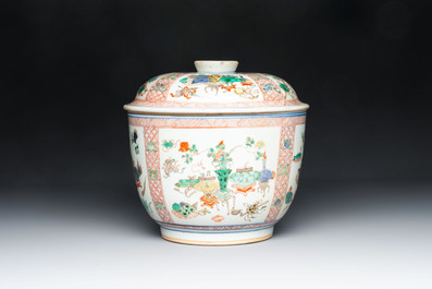 A Chinese famille verte 'antiquities' bowl and cover, Kangxi