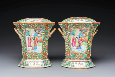 A pair of Chinese Canton famille rose flower holders and covers with figural design, 19th C.
