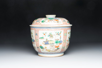 A Chinese famille verte 'antiquities' bowl and cover, Kangxi