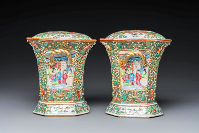 A pair of Chinese Canton famille rose flower holders and covers with figural design, 19th C.