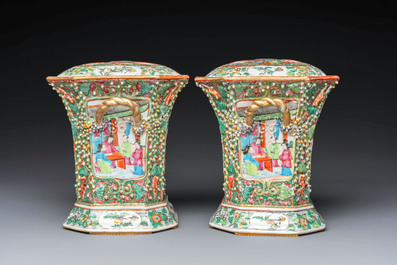 A pair of Chinese Canton famille rose flower holders and covers with figural design, 19th C.