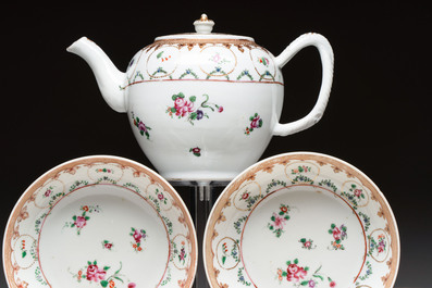 A Chinese famille rose 22-piece tea service with floral design, Qianlong