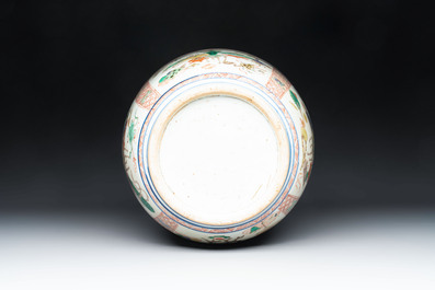 A Chinese famille verte 'antiquities' bowl and cover, Kangxi