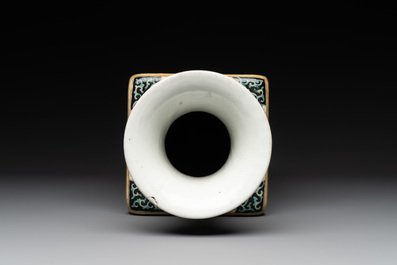 A Chinese famille noire square vase with floral design, Chenghua mark, 19th C.