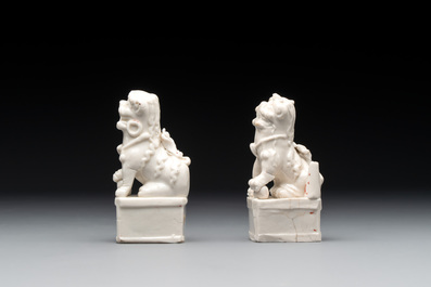 Two Chinese Dehua blanc de Chine figures of Guanyin and Shoulao and a pair of Buddhist lions, He Chaozong 何朝宗 mark, 18/19th C.