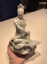 Two Chinese Dehua blanc de Chine figures of Guanyin, Xuande mark, 19/20th C.
