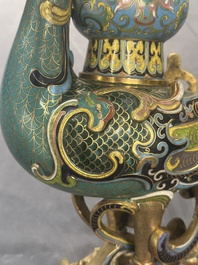 A pair of Chinese cloisonn&eacute; duck-form vases, 19/20th C.