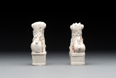 Two Chinese Dehua blanc de Chine figures of Guanyin and Shoulao and a pair of Buddhist lions, He Chaozong 何朝宗 mark, 18/19th C.