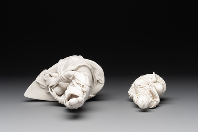 Two Chinese Dehua blanc de Chine figures of Guanyin, Xuande mark, 19/20th C.