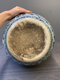 A Chinese blue and white 'tianqiuping' vase with dragon design, 20th C.