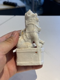Two Chinese Dehua blanc de Chine figures of Guanyin and Shoulao and a pair of Buddhist lions, He Chaozong 何朝宗 mark, 18/19th C.