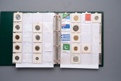 A large collection of 614 international coins, incl. coins from Germany, Norway, USA, UK, etc.