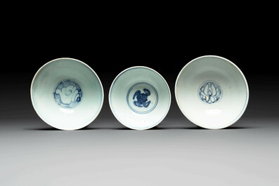 A collection of ten Chinese blue and white bowls, Ming