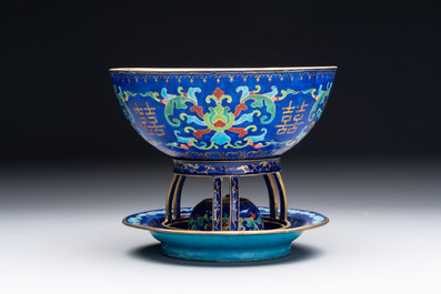 A Chinese Beijing enamel 'double happiness 囍' warming bowl set, Qianlong/Jiaqing