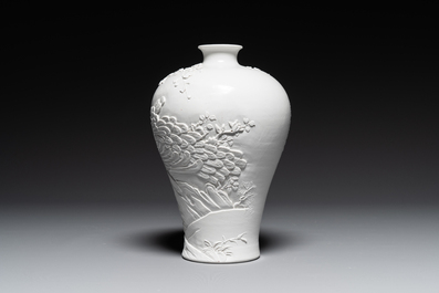 A Chinese white-glazed biscuit 'meiping' vase, signed Wang Bingrong 王炳榮, 19/20th C.
