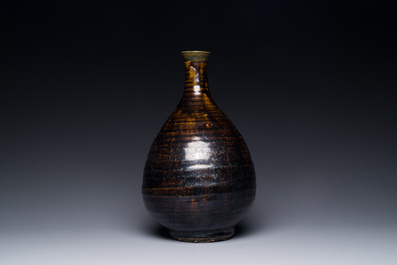 A Korean monochrome brown-glazed bottle vase, Goryeo, 15/16th C.