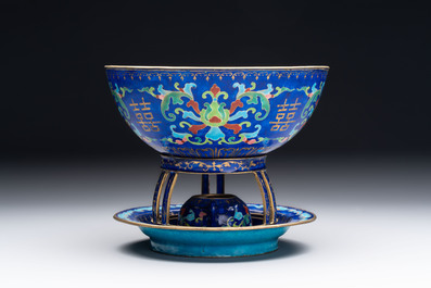 A Chinese Beijing enamel 'double happiness 囍' warming bowl set, Qianlong/Jiaqing