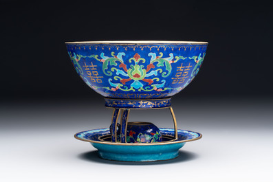 A Chinese Beijing enamel 'double happiness 囍' warming bowl set, Qianlong/Jiaqing