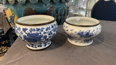 Two Chinese blue and white 'Bleu de Hue' jars for the Vietnamese market, 19th C.