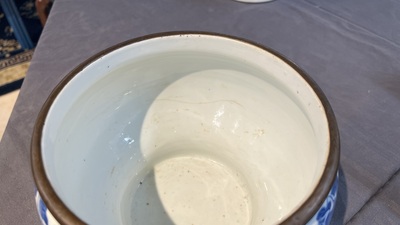 Two Chinese blue and white 'Bleu de Hue' jars for the Vietnamese market, 19th C.
