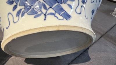 Two Chinese blue and white 'Bleu de Hue' jars for the Vietnamese market, 19th C.