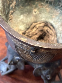 A Chinese archaistic Western Zhou-style bronze ritual food vessel, 'yan', Ming